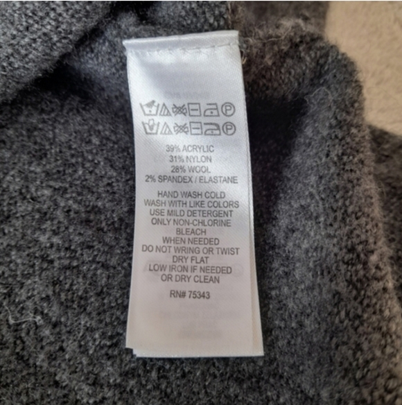 Cynthia Rowley Charcoal Sweater with White Heart Accents Size Large - Picture 6 of 7